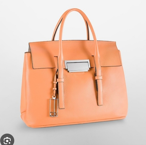 Calvin Klein Kelsey Pebble Bag - Picture 3 of 8